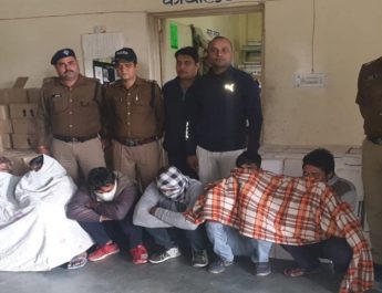 देहरादून: शराब तस्कर गिरोह के 8 सदस्य गिरफ्तार, तीन गाड़ियों में 200 पेटी शराब बरामद 3 Hello Uttarakhand News &raquo;