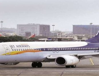 मुंबई से जेट एयरवेज की 10 घरेलू उड़ानें रद्द, सैकड़ो यात्री परेशान 4 Hello Uttarakhand News »