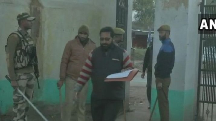 जम्मू एवं कश्मीर में पंचायत चुनाव के पहले चरण के लिए मतदान जारी, सुरक्षा कड़ी 1 Hello Uttarakhand News »