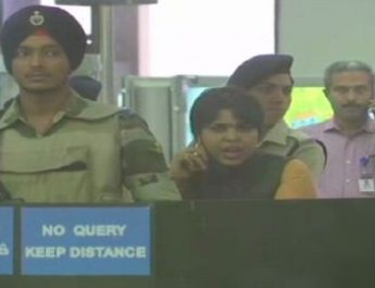 सबरीमाला के दर्शन के लिए केरल पहुंची तृप्ति देसाई, श्रद्धालुओं ने एयरपोर्ट पर ही रोका 4 Hello Uttarakhand News »