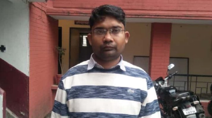 देहरादून: पुलिस के हत्थे चढ़ा फर्जी पीसीएस अधिकारी 1 देहरादून: पुलिस के हत्थे चढ़ा फर्जी पीसीएस अधिकारी 1 Hello Uttarakhand News »