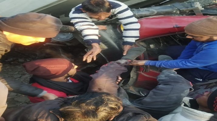 अचानक स्टेयरिंग लॉक होने के चलते ट्रक दुर्घटनाग्रस्त, दो व्यक्ति घायल 1 Hello Uttarakhand News »