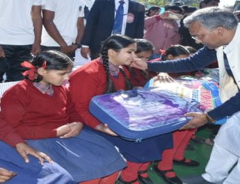 मुख्य़मंत्री ने दिव्यांग बच्चों के साथ मनाया जन्मदिवस 2 Hello Uttarakhand News »