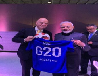 फीफा अध्यक्ष भी हुए मोदी के दीवाने, दिया ये खास गिफ्ट 2 Hello Uttarakhand News »