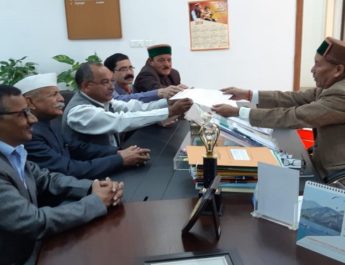 विद्युत दरों में बढ़ोतरी प्रस्ताव के खिलाफ जनसंघर्ष मोर्चा, आयोग अध्यक्ष से मिलकर की चर्चा 3 Hello Uttarakhand News »