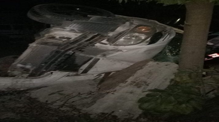 अनियंत्रित होकर सड़क किनारे पोल से टकराई कार ,22 वर्षीय युवक की मौत 1 Hello Uttarakhand News »