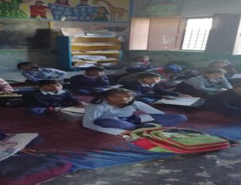 कैसे और क्या पढ़ेंगे बच्चे, ना फर्नीचर ना किताबें 4 Hello Uttarakhand News &raquo;