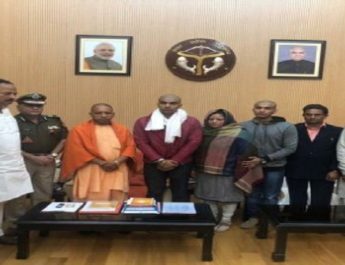 सीएम योगी से मिले इंस्पेक्टर सुबोध के परिजन, 30 लाख का कर्ज चुकाएगी सरकार 4 Hello Uttarakhand News »