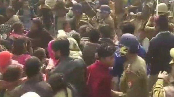 5 साल की बच्ची की गला दबाकर हत्या, गुस्साएं लोगों ने पुलिस पर किया पथराव 1 Hello Uttarakhand News »