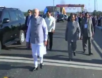 पीएम मोदी ने देश के सबसे लंबे डबल डेकर पुल का किया उद्घाटन 2 Hello Uttarakhand News »