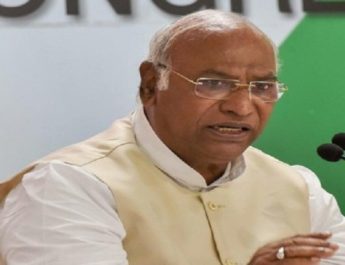 टाइप की गलती एक-दो जगह हो सकती है, पूरा पैरा तो गलत नहीं हो सकता: मल्लिकार्जुन खड़गे 4 Hello Uttarakhand News »