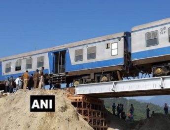 पश्चिम बंगाल के जलपाईगुड़ी में रेल हादसा 2 Hello Uttarakhand News »