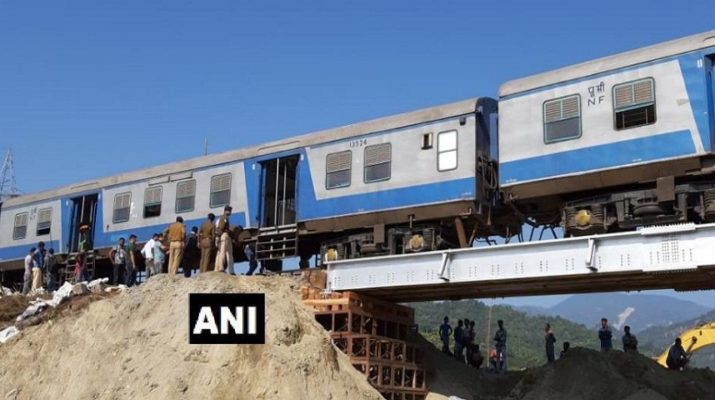 पश्चिम बंगाल के जलपाईगुड़ी में रेल हादसा 1 पश्चिम बंगाल के जलपाईगुड़ी में रेल हादसा 1 Hello Uttarakhand News »