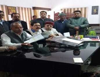 सीएम त्रिवेन्द्र रावत के स्टिंग मामले की सीबीआई जाँच को लेकर मोर्चा ने राजभवन से लगाई गुहार 3 Hello Uttarakhand News »