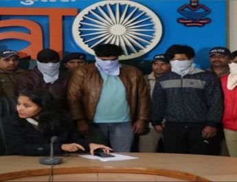 हनीट्रैप में फंसाकर बिल्डर को लूटने के आरोप में महिला समेत पांच गिरफ्तार 3 Hello Uttarakhand News »