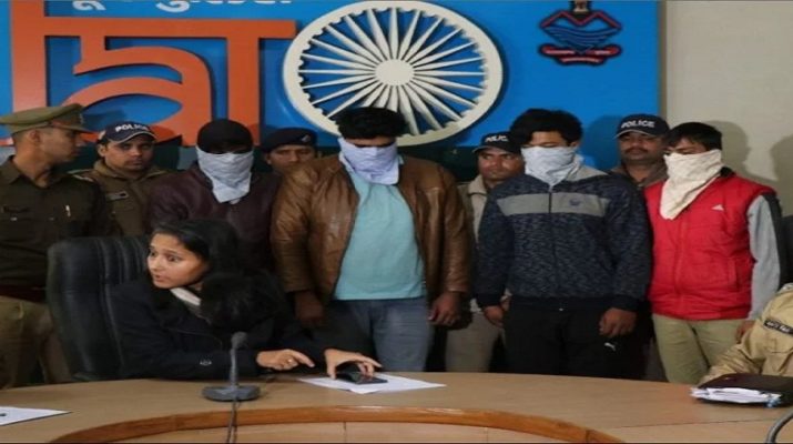 हनीट्रैप में फंसाकर बिल्डर को लूटने के आरोप में महिला समेत पांच गिरफ्तार 1 Hello Uttarakhand News »
