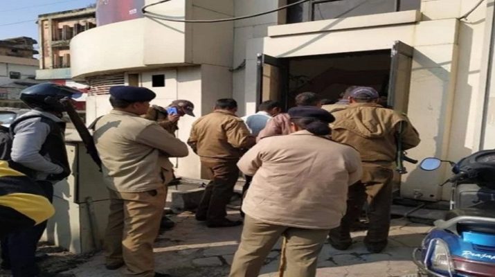 देहरादून: भाजपा नेता के ठिकानों पर इनकम टैक्स का छापा 1 देहरादून: भाजपा नेता के ठिकानों पर इनकम टैक्स का छापा 1 Hello Uttarakhand News »