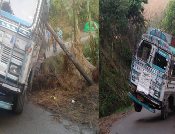 अल्मोड़ा में पेट्रोल टैंकर दुर्घटनाग्रस्त, बड़ा हादसा टला 4 Hello Uttarakhand News »