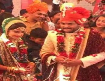 बचपन की दोस्त किंजल के साथ शादी के बंधन में बंधे हार्दिक पटेल 3 Hello Uttarakhand News &raquo;