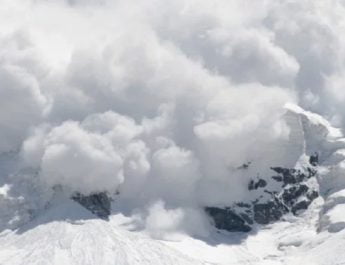 जम्मू कश्मीर के पुंछ में हिमस्खलन, एक जवान शहीद, एक घायल 2 Hello Uttarakhand News »