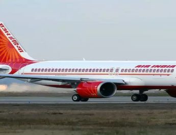 फ्यूल लीकेज के कारण विमान की इमरजेंसी लैंडिंग, 150 यात्री सवार 4 Hello Uttarakhand News »