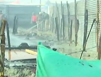 कुंभ मेले के शुभारंभ से पहले प्रयागराज के दिगंबर अखाड़े में लगी भीषण आग 2 Hello Uttarakhand News »