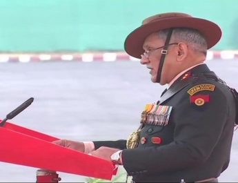 आर्मी चीफ ने पाकिस्तान को दी कड़ी चेतावनी, कहा: दुश्मनों के खिलाफ होगी कड़ी कार्रवाई 4 Hello Uttarakhand News »