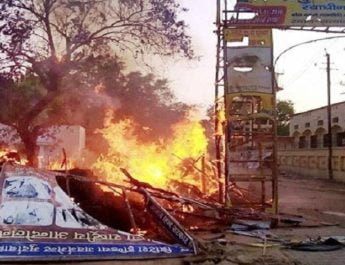 मथुरा: जवाहर बाग हिंसा मामले में 45 लोग दोषी करार,3 साल की कैद 3 Hello Uttarakhand News »