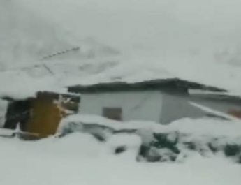 जम्मू-कश्मीर: हिमस्खलन के चलते जवाहर सुरंग और श्रीनगर-जम्मू राजमार्ग बंद 4 Hello Uttarakhand News »