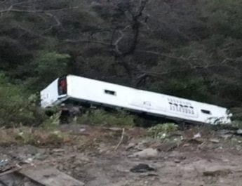 हिमाचल प्रदेश: गहरी खाई में गिरी टूरिस्ट बस, 26 लोग घायल 4 Hello Uttarakhand News »