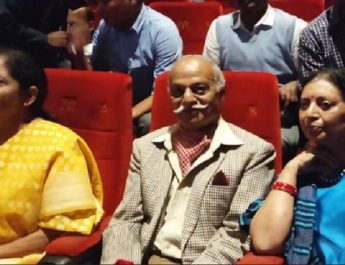 फिल्म 'उरी- द सर्जिकल स्ट्राइक' देखने पहुंची केंद्रीय रक्षा मंत्री 2 Hello Uttarakhand News »