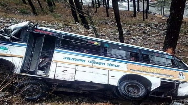 पौड़ी में गहरी खाई में गिरी रोजवेज बस 1 Hello Uttarakhand News »