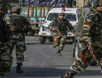 जम्मू-कश्मीर: श्रीनगर के शोपियां सेक्टर में ग्रेनेड हमला, सर्च ऑपरेशन जारी 2 Hello Uttarakhand News »