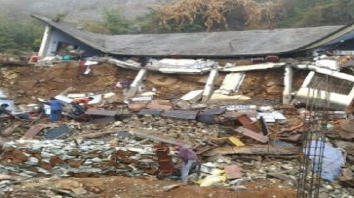 चमोली: भारी बारिश के चलते ढहा स्कूल, स्कूल बंद होने के चलते टला बड़ा हादसा 1 चमोली: भारी बारिश के चलते ढहा स्कूल, स्कूल बंद होने के चलते टला बड़ा हादसा 1 Hello Uttarakhand News »