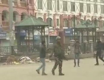 गणतंत्र दिवस के दिन कश्मीर में 2 आतंकी ढेर, 3 जवान घायल 4 Hello Uttarakhand News »