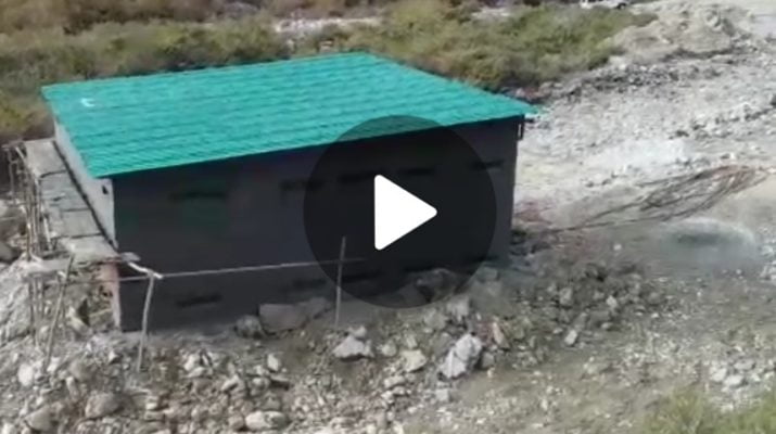 मानकों की अनदेखी कर बीच नदी में बना दिया गैस एजेंसी का गोदाम 1 Hello Uttarakhand News »