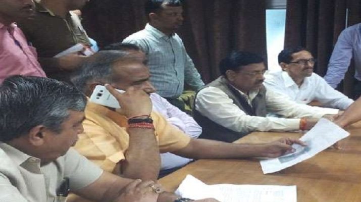 नाराज दिखे मंत्री, अपर सचिव व डायरेक्टर को मुकदमा दर्ज करने के आदेश 1 Hello Uttarakhand News »