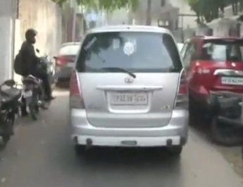 अवैध खनन मामले में चर्चित आईएएस बी. चंद्रकला के घर पर सीबीआई का छापा 2 Hello Uttarakhand News &raquo;