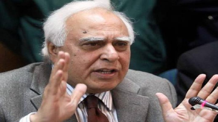 आलोक वर्मा को हटाने पर कपिल सिब्बल ने कसा तंज, कहा: 'पिंजरे का तोता' पिंजरे में ही रहेगा 1 Hello Uttarakhand News »