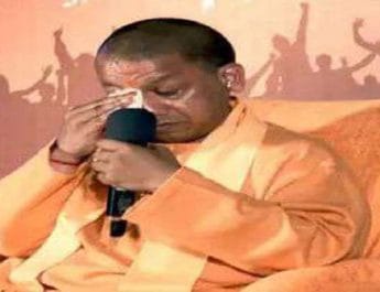 पुलवामा हमले के शहीद जवानों की बात करते-करते रो पड़े सीएम योगी 3 Hello Uttarakhand News »