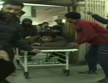 जम्मू-कश्मीर: पुलवामा के एक स्कूल में ब्लास्ट, 12 छात्र घायल 2 Hello Uttarakhand News »