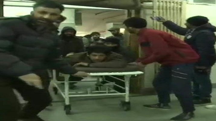 जम्मू-कश्मीर: पुलवामा के एक स्कूल में ब्लास्ट, 12 छात्र घायल 1 जम्मू-कश्मीर: पुलवामा के एक स्कूल में ब्लास्ट, 12 छात्र घायल 1 Hello Uttarakhand News »