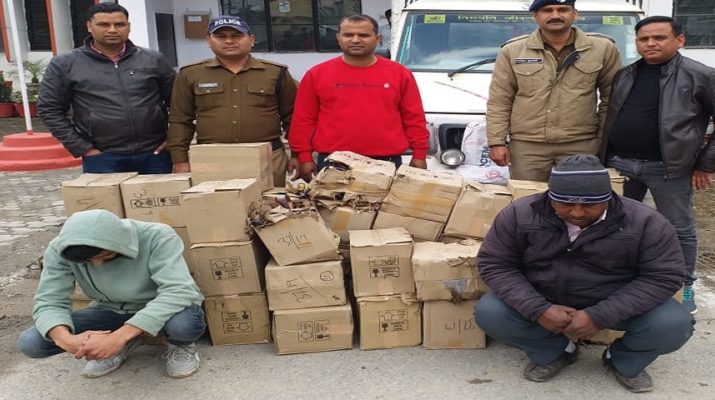 देहरादून: 50 पेटी शराब व पिकअप वाहन के साथ दो अभियुक्त गिरफ्तार 1 Hello Uttarakhand News »