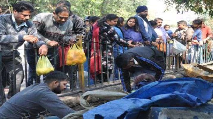 जम्मू: कर्फ्यू में कुछ घंटे दी गई ढील, टूजी इंटरनेट सेवा बहाल 1 Hello Uttarakhand News »