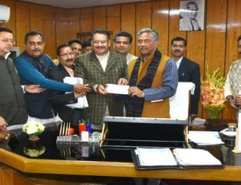 शहीद के परिवार को गणेश जोशी ने दिया एक माह का वेतन, बेटी की पढ़ाई व शादी का खर्चा करेंगे वहन 4 Hello Uttarakhand News »