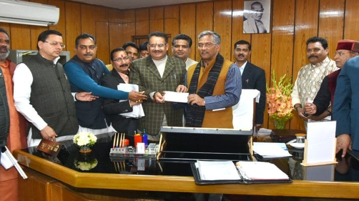 शहीद के परिवार को गणेश जोशी ने दिया एक माह का वेतन, बेटी की पढ़ाई व शादी का खर्चा करेंगे वहन 1 Hello Uttarakhand News »