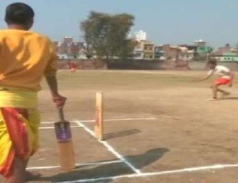 संस्कृत में कमेंट्री, धोती-कुर्ता पहन खिलाड़ियों ने लगाए चौके-छक्के 4 Hello Uttarakhand News »