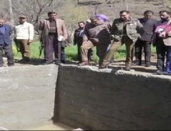 सीमा पर बढ़ा तनाव, अधिकारियों ने लिया निर्माणाधीन बंकरों का जायजा 3 Hello Uttarakhand News »