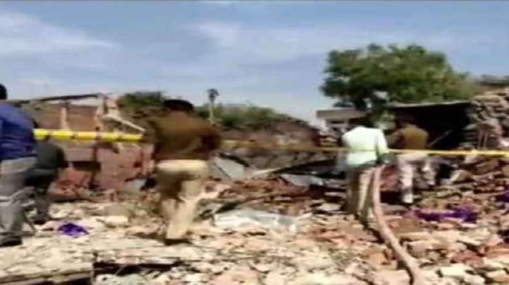 भदोही ब्लास्ट: 24 घंटे बाद मलबे में आईबी को मिले 3 मोबाइल फोन, खुल सकता है विस्फोट का राज 1 Hello Uttarakhand News »