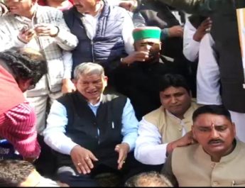 उत्तराखंड: बजट सत्र के तीसरे दिन विधानसभा के पास पूर्व मुख्यमंत्री हरीश रावत बैठे धरने पर 3 Hello Uttarakhand News »